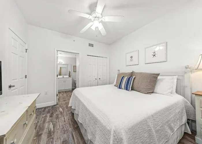Crystal Shores 606 *