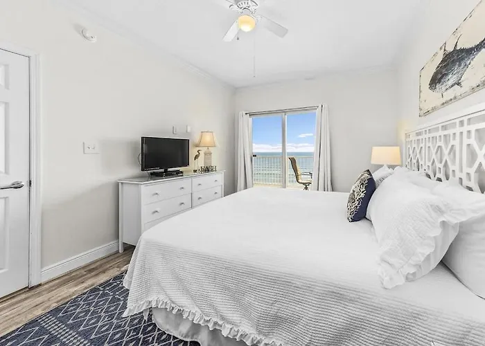 Holiday home Crystal Shores 606